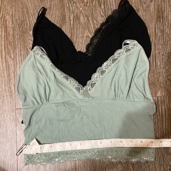 3 Small bralettes. No brand. Excellent used condition - Picture 5 of 9